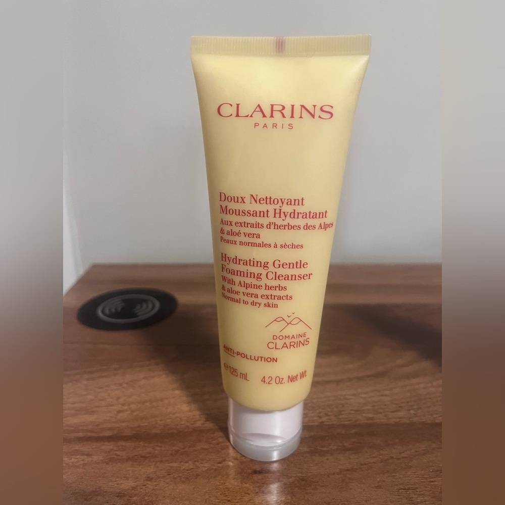 NEW W SEALED TOP- Clarins Hydrating Gentle Foaming Cleanser
